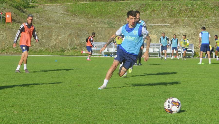 Sergiu Hanca a ajuns în cantonamentul Petrolului 6 informații din Superliga » Sergiu Hanca a ajuns la noua sa echipă & Mircea Rednic a transferat un slovac