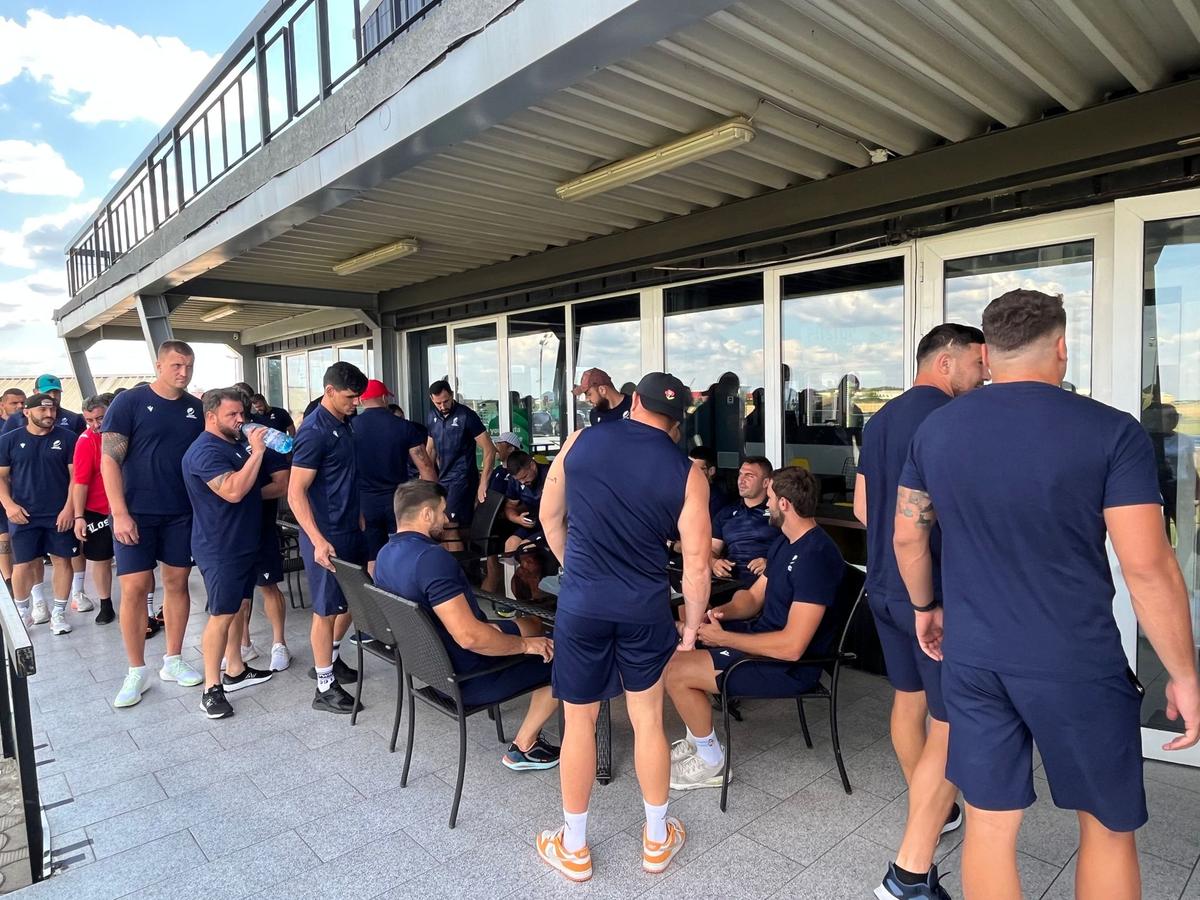 Au dat balonul de rugby pe viteză! În plină pregătire pentru Mondial, „stejarii” s-au întrecut azi la karting: „Ce încet merg” / „Nu au putere astea, suntem prea grei”