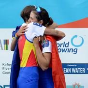 Gianina Beleagă și Ionela Cozmiuc și bucuria primului titlu mondial