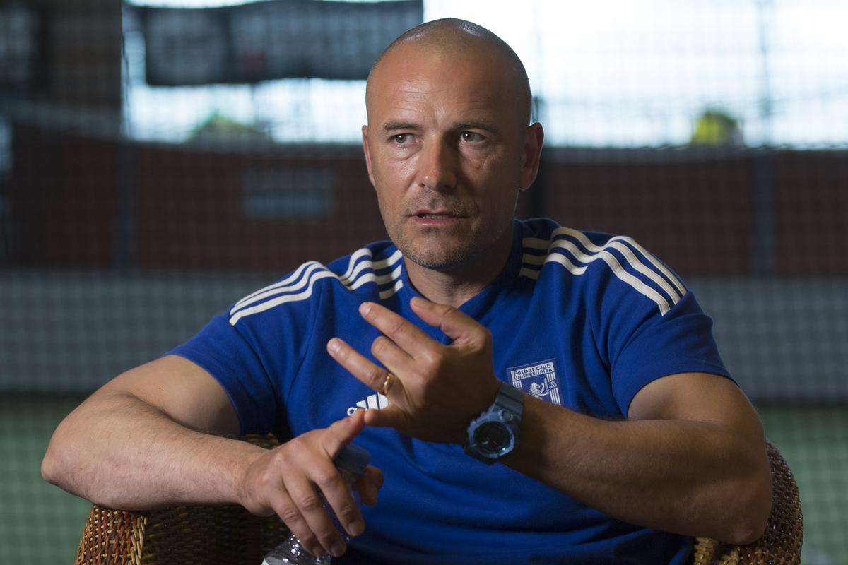 Omul acuzat că lucrează antrenorii la FCU Craiova rupe tăcerea într-un interviu exploziv: „Mititelu ar fi nebun să țină un informator într-un post important?”+ explică „scandalul” cu Janeiro și spune ce l-ar face să plece imediat