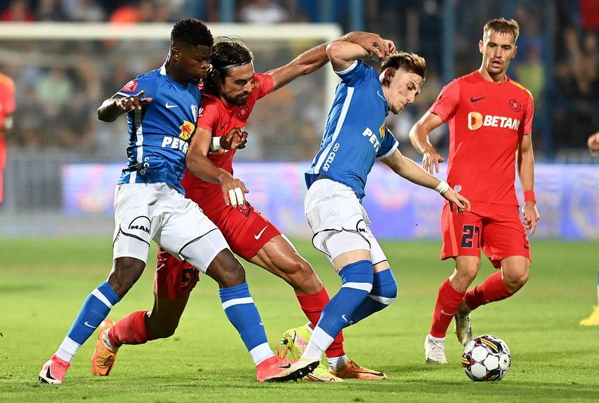 Andrea Compagno, al doilea de la stânga la dreapta, în Farul - FCSB // foto: Imago Images
