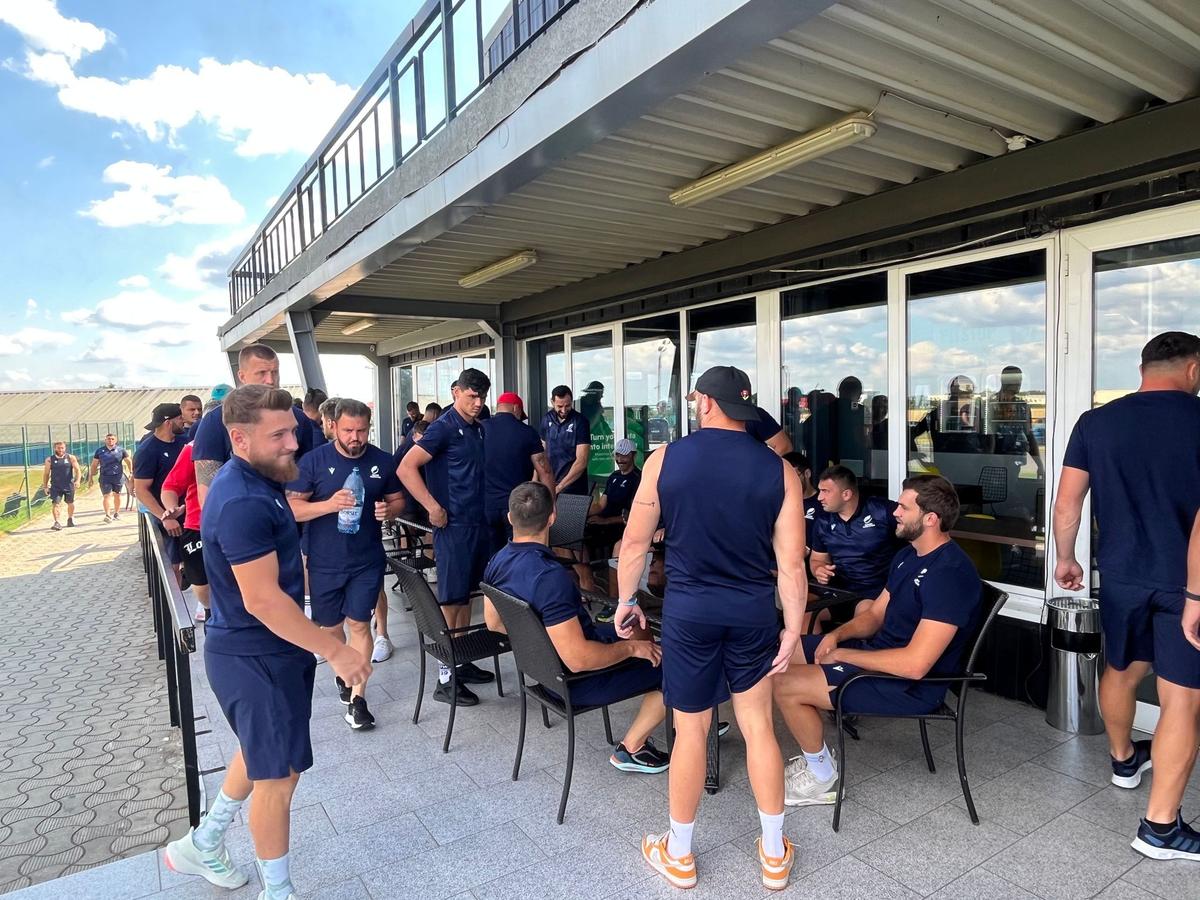 Au dat balonul de rugby pe viteză! În plină pregătire pentru Mondial, „stejarii” s-au întrecut azi la karting: „Ce încet merg” / „Nu au putere astea, suntem prea grei”