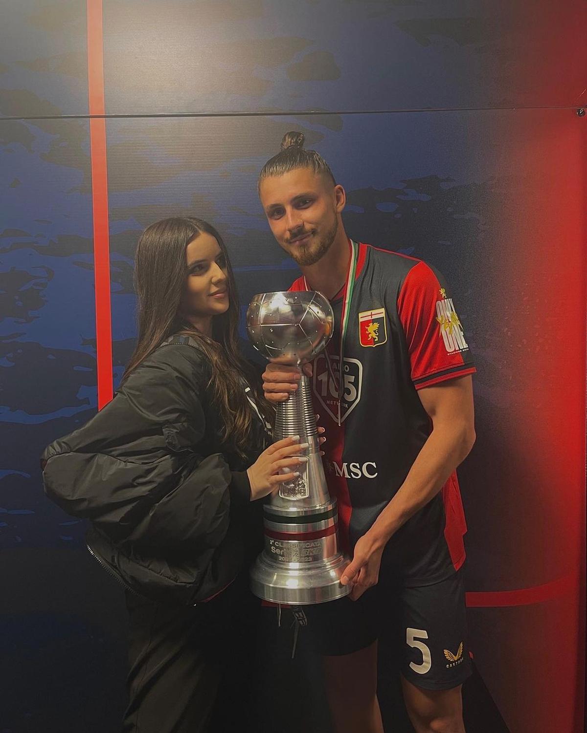 Înainte să ajungă la Tottenham, englezii i-au făcut portretul lui Drăgușin: „E din material de sportiv și are o iubită uluitoare”