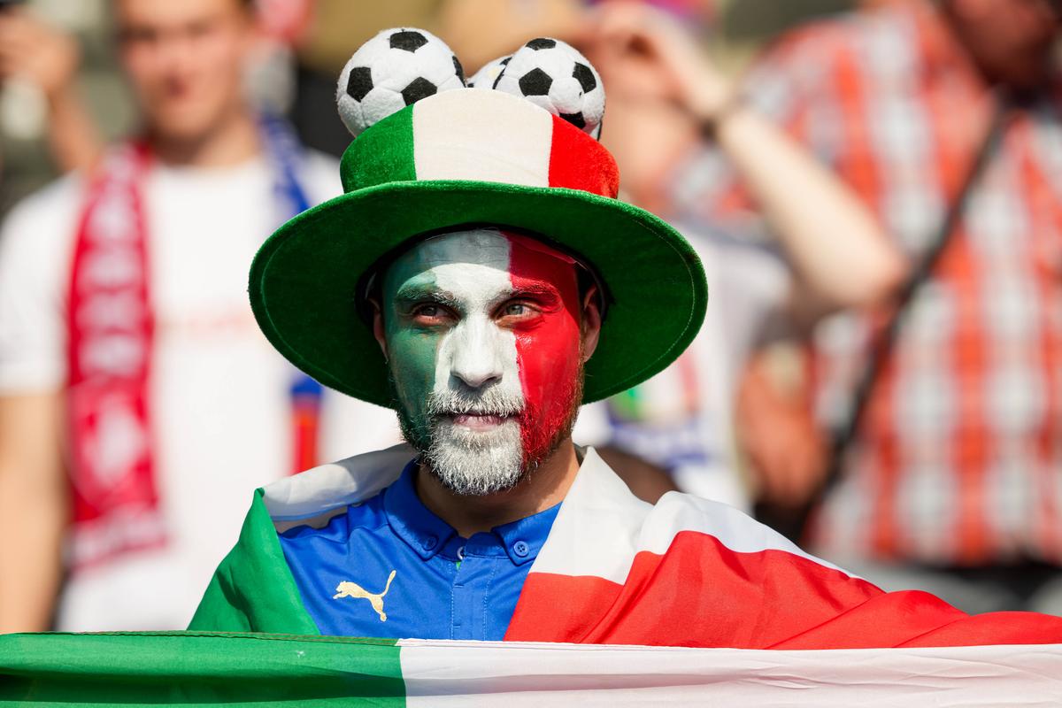 Cine a câștigat meciul din tribune la Elveția - Italia? Concurs de frumusețe și culoare la Euro 2024