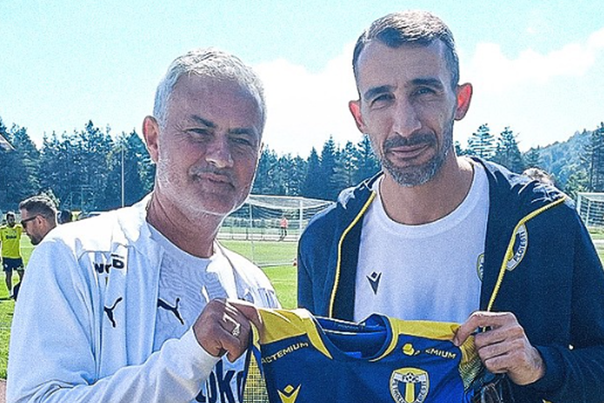 Jucătorii Petrolului, bătaie pe poze cu Jose Mourinho » Ce s-a întâmplat la finalul amicalului cu Fenerbahce