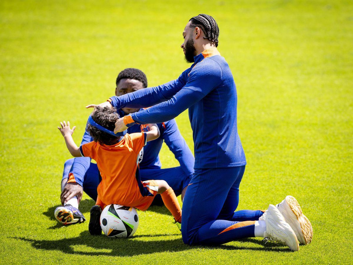 Îl mai recunoști? Memphis Depay și-a schimbat total look-ul înaintea disputei cu România de la Euro 2024: „Și prietenei mele îi place!”