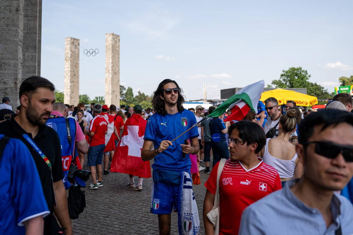 Explozie de frumusețe și culoare în tribune la Elveția - Italia
