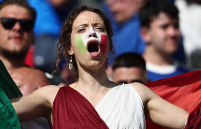 Cine a câștigat meciul din tribune la Elveția - Italia? Concurs de frumusețe și culoare la Euro 2024