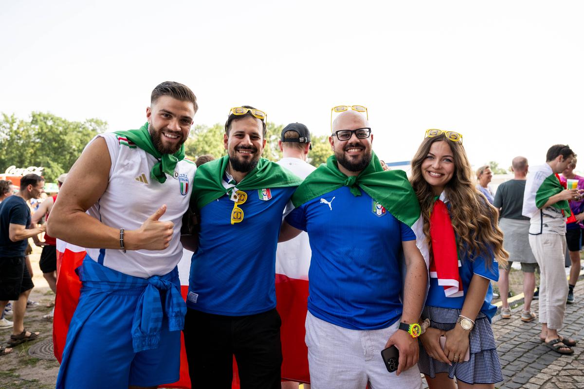 Explozie de frumusețe și culoare în tribune la Elveția - Italia
