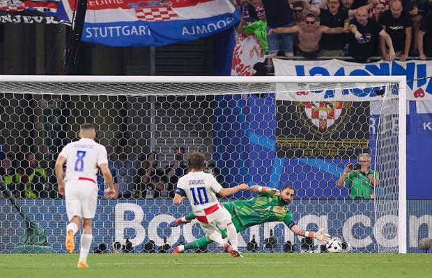 Elveția - Italia „miroase” a lovituri de departajare. Yann Sommer vs Gianluigi Donnarumma, duelul specialiștilor