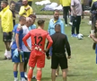 Jucătorii celor de la Petrolul se pozează cu Jose Mourinho