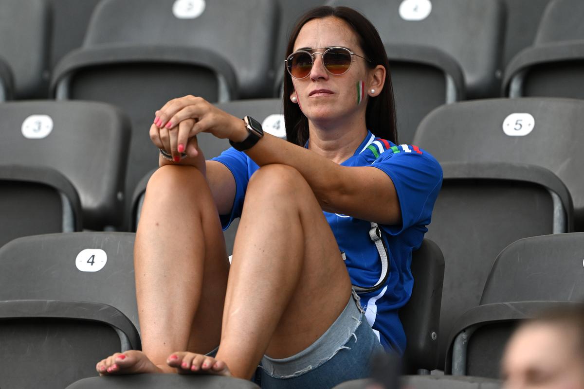Explozie de frumusețe și culoare în tribune la Elveția - Italia