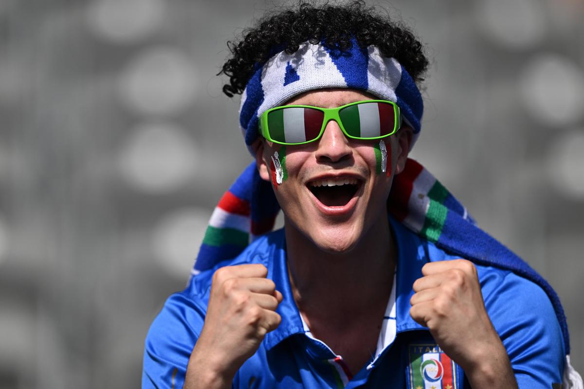 Explozie de frumusețe și culoare în tribune la Elveția - Italia