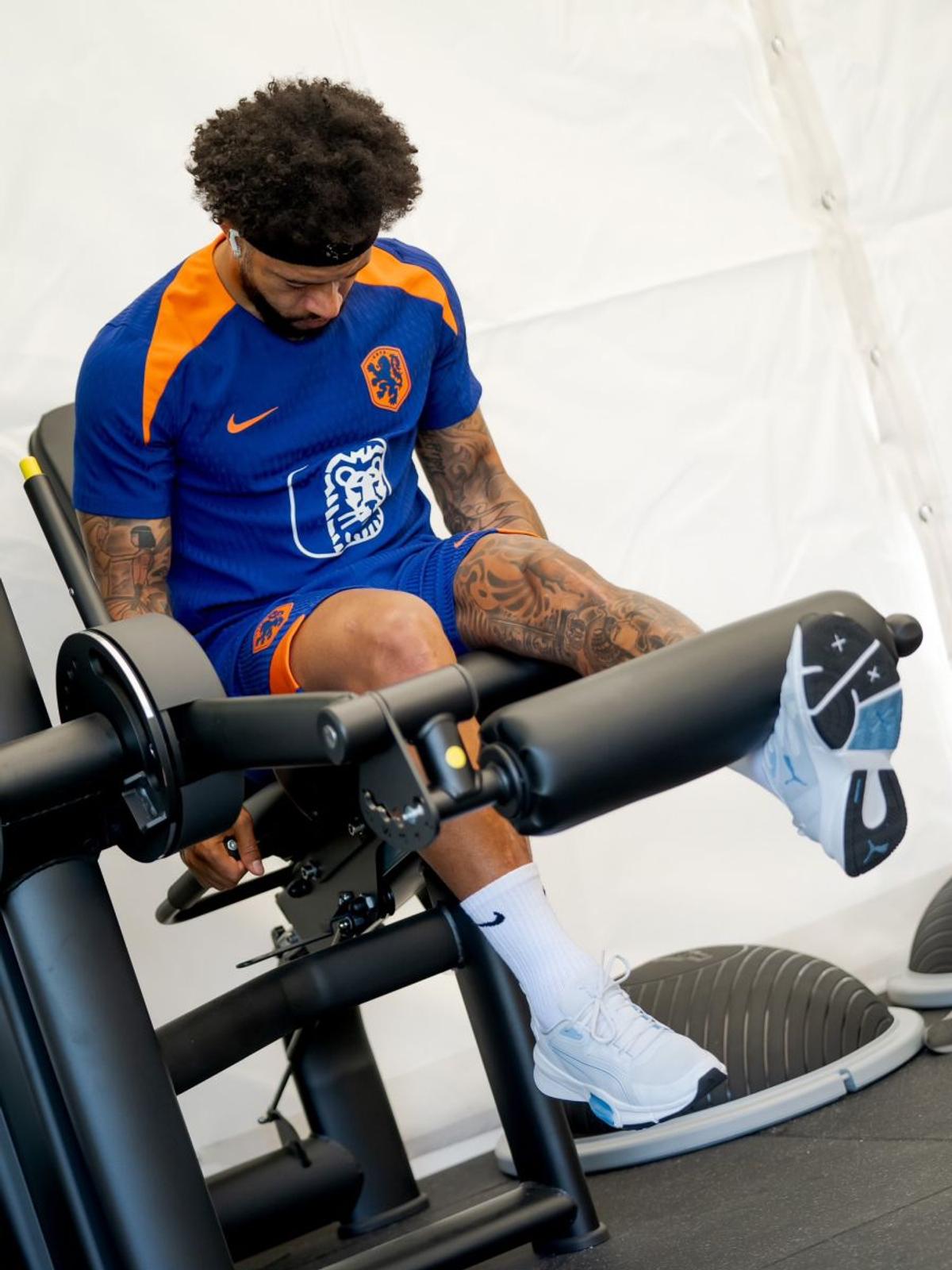 Îl mai recunoști? Memphis Depay și-a schimbat total look-ul înaintea disputei cu România de la Euro 2024: „Și prietenei mele îi place!”