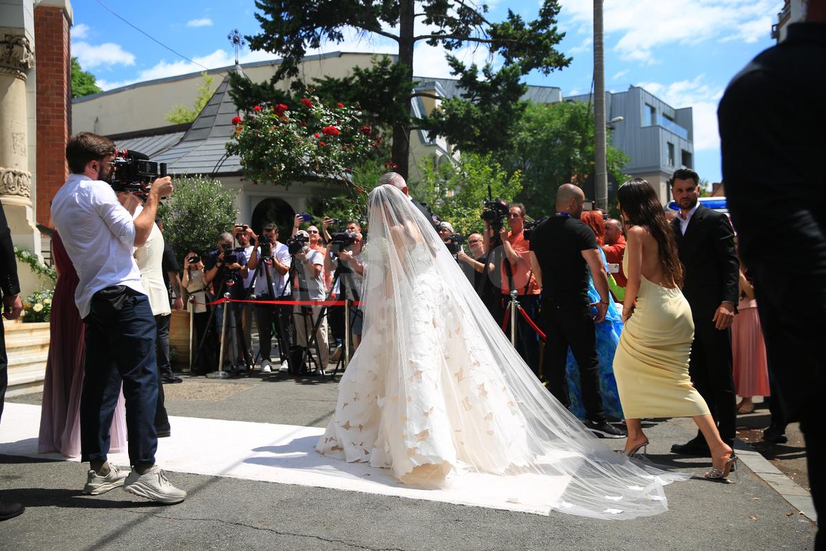 Kira Hagi și Thomas Ferfelis s-au căsătorit religios » În ce mașină au venit la eveniment: imagini tari cu Ianis și verișoara Maria