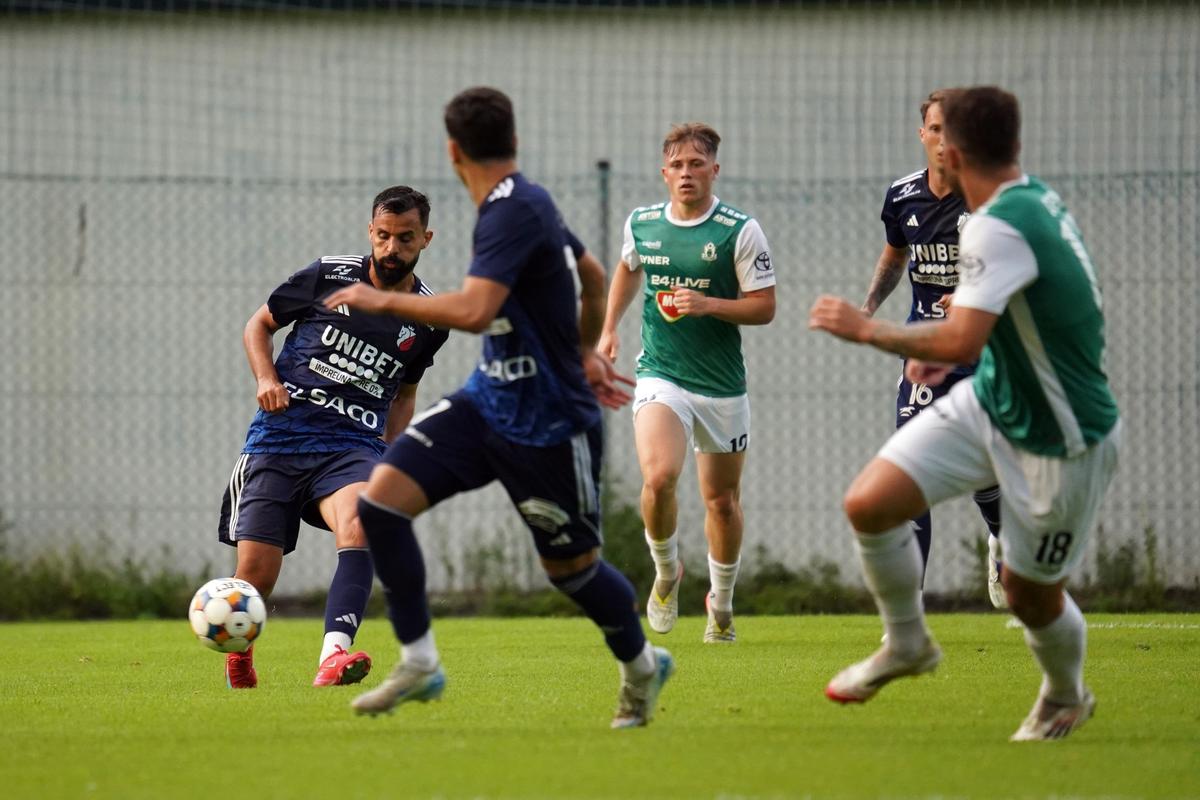 Mărturie halucinantă în scandalul-monstru din Superliga: „A intrat peste jucător în cameră și l-a îmbrâncit peste masă. Un ciob i-a intrat în spate, îi putea fi fatal!”