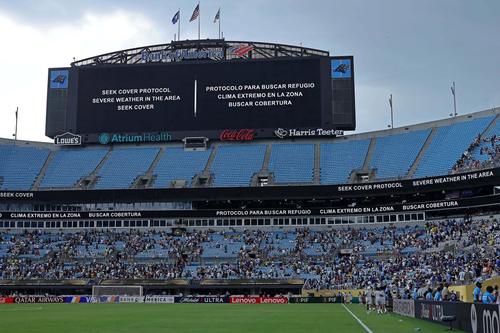 Protocolul de „căutarea unui adăpost” pe Bank of America Stadium / Foto: Imago