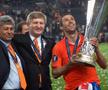Cei trei oameni influenți de la Șahtior în 2009, când echipa a cucerit Cupa UEFA: Darijo Srna, Rinat Akhmetov și Mircea Lucescu