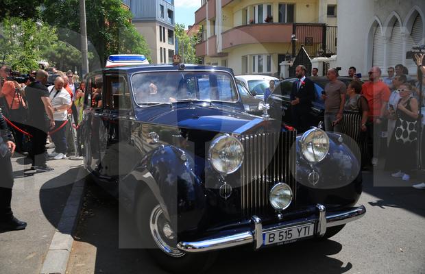 Doar 18 în toată lumea! Cu ce mașină au ajuns Kira Hagi și Thomas Ferfelis la nuntă » Surpriză din partea lui Ion Țiriac