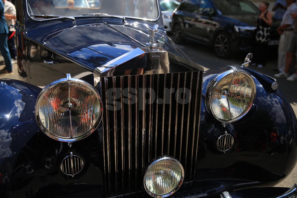 Doar 18 în toată lumea! Cu ce mașină au ajuns Kira Hagi și Thomas Ferfelis la nuntă » Surpriză din partea lui Ion Țiriac