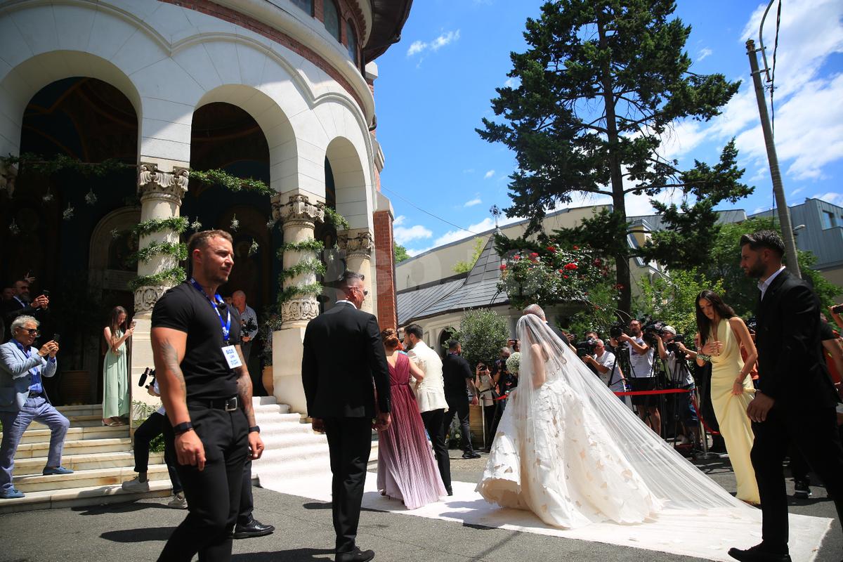 Kira Hagi a ajuns la biserica pentru slujba religioasa. Foto Ionuț Iordache