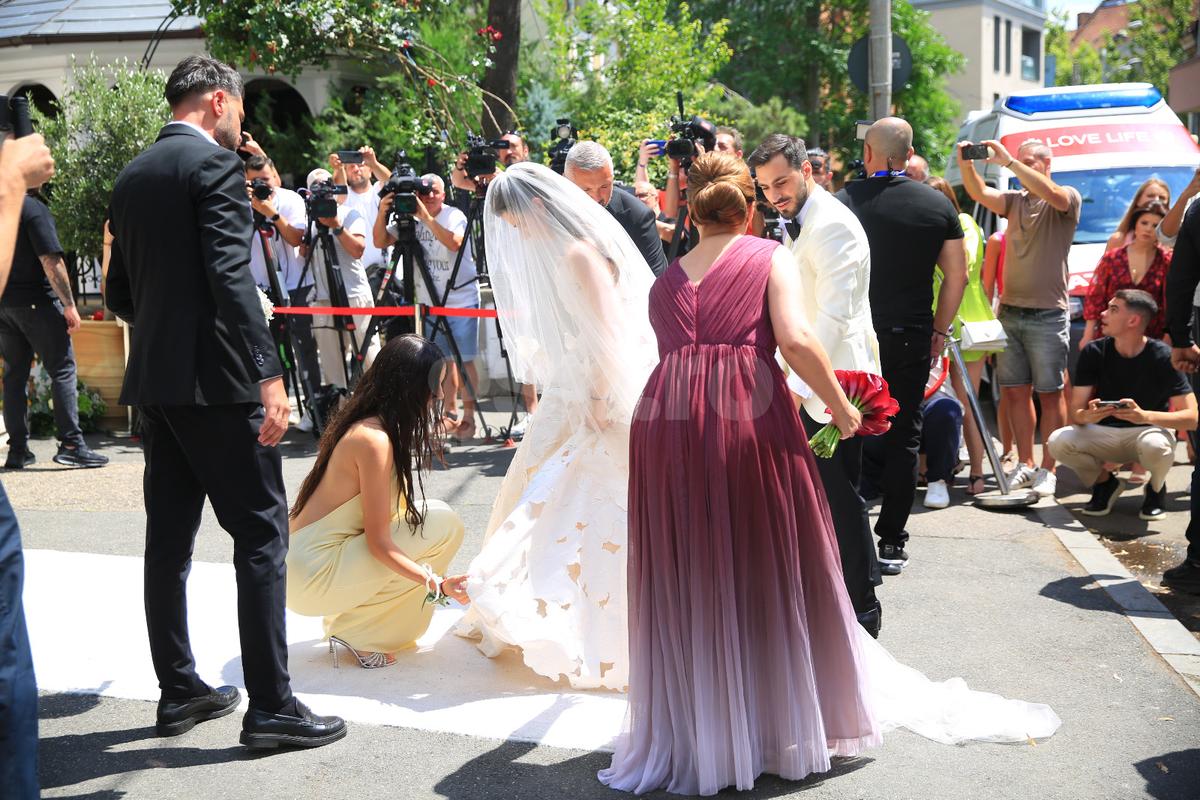 Kira Hagi a ajuns la biserica pentru slujba religioasa. Foto Ionuț Iordache