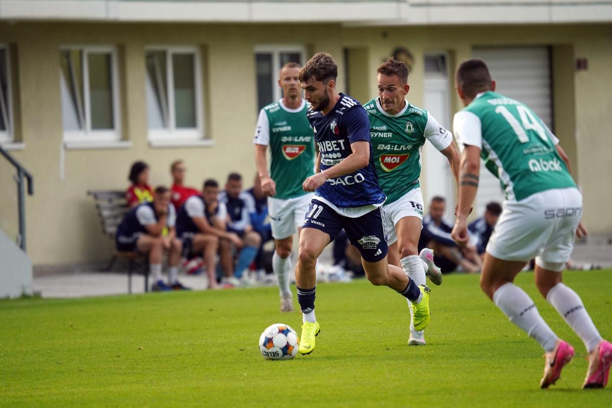 Mărturie halucinantă în scandalul-monstru din Superliga: „A intrat peste jucător în cameră și l-a îmbrâncit peste masă. Un ciob i-a intrat în spate, îi putea fi fatal!”