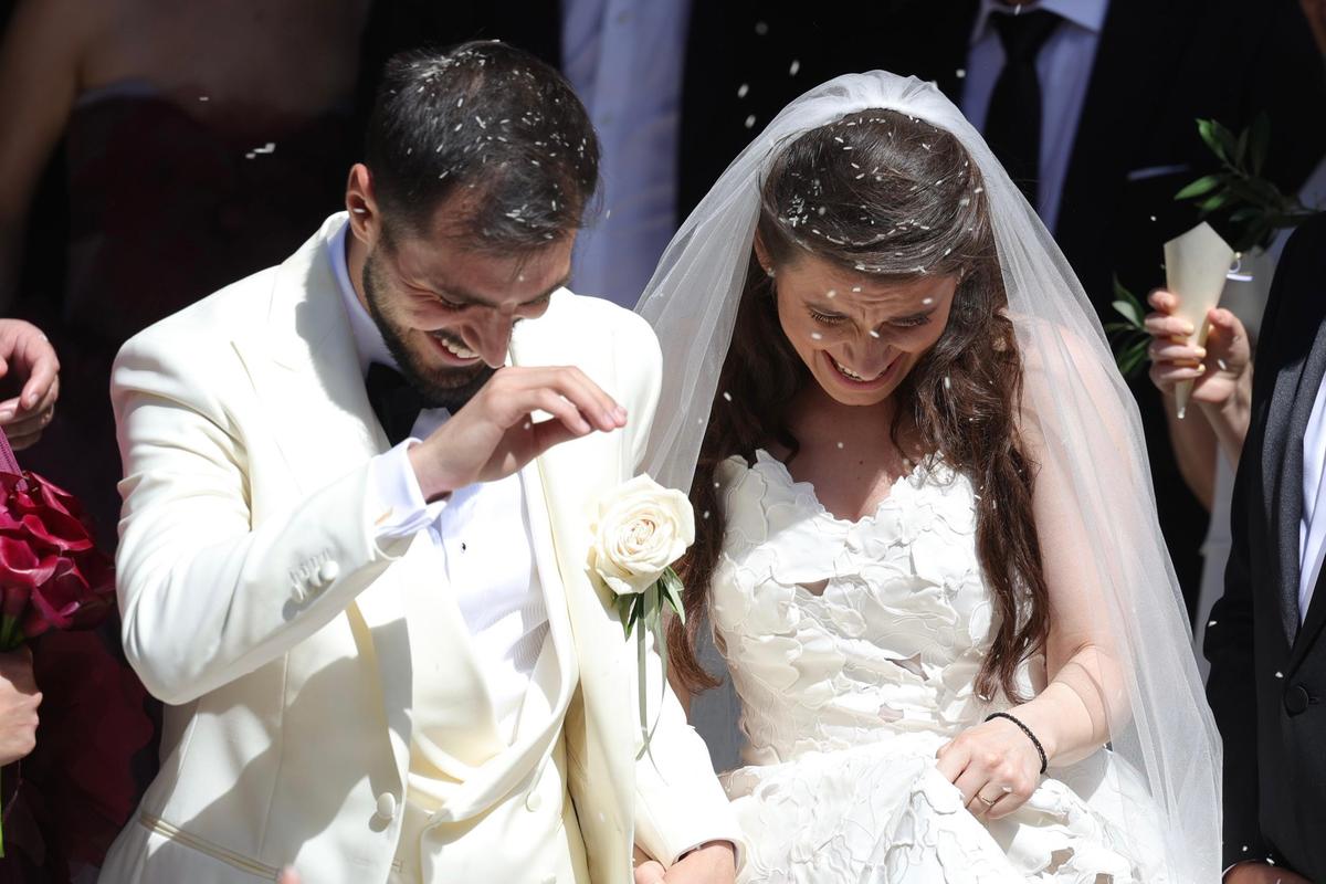 Kira Hagi și Thomas Ferfelis s-au căsătorit religios » În ce mașină au venit la eveniment: imagini tari cu Ianis și verișoara Maria