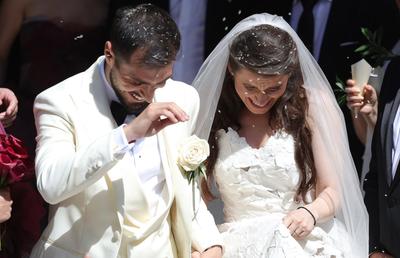 Kira Hagi și Thomas Ferfelis s-au căsătorit religios » În ce mașină au venit la eveniment: imagini tari cu Ianis și verișoara Maria