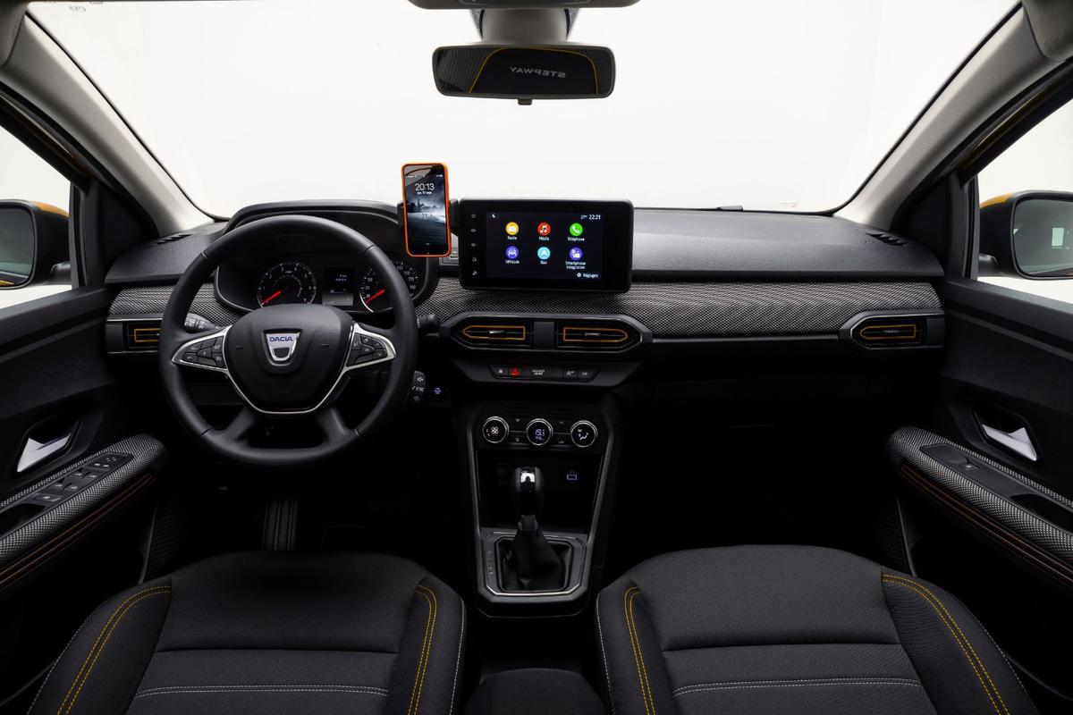 Imagini cu noua Dacia Sandero