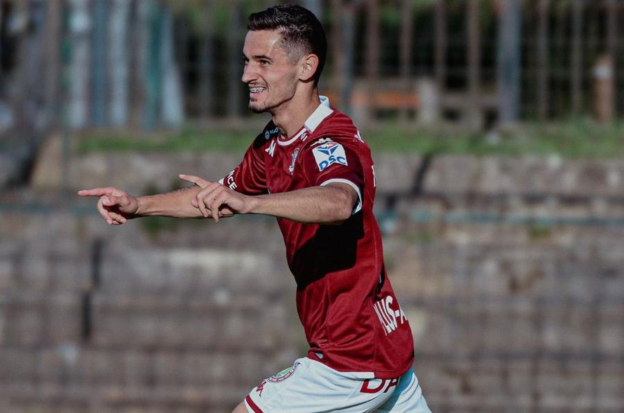 Drilon Hazrollaj/ foto: Facebook @FC Rapid 1923 „Ar putea fi unul dintre cei mai explozivi jucători ai Rapidului!” » Pariu neașteptat: mizează pe fotbalistul care l-a deziluzionat pe Șucu