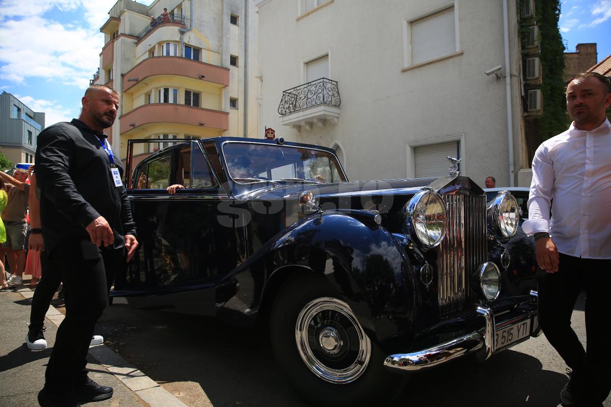 Doar 18 în toată lumea! Cu ce mașină au ajuns Kira Hagi și Thomas Ferfelis la nuntă » Surpriză din partea lui Ion Țiriac
