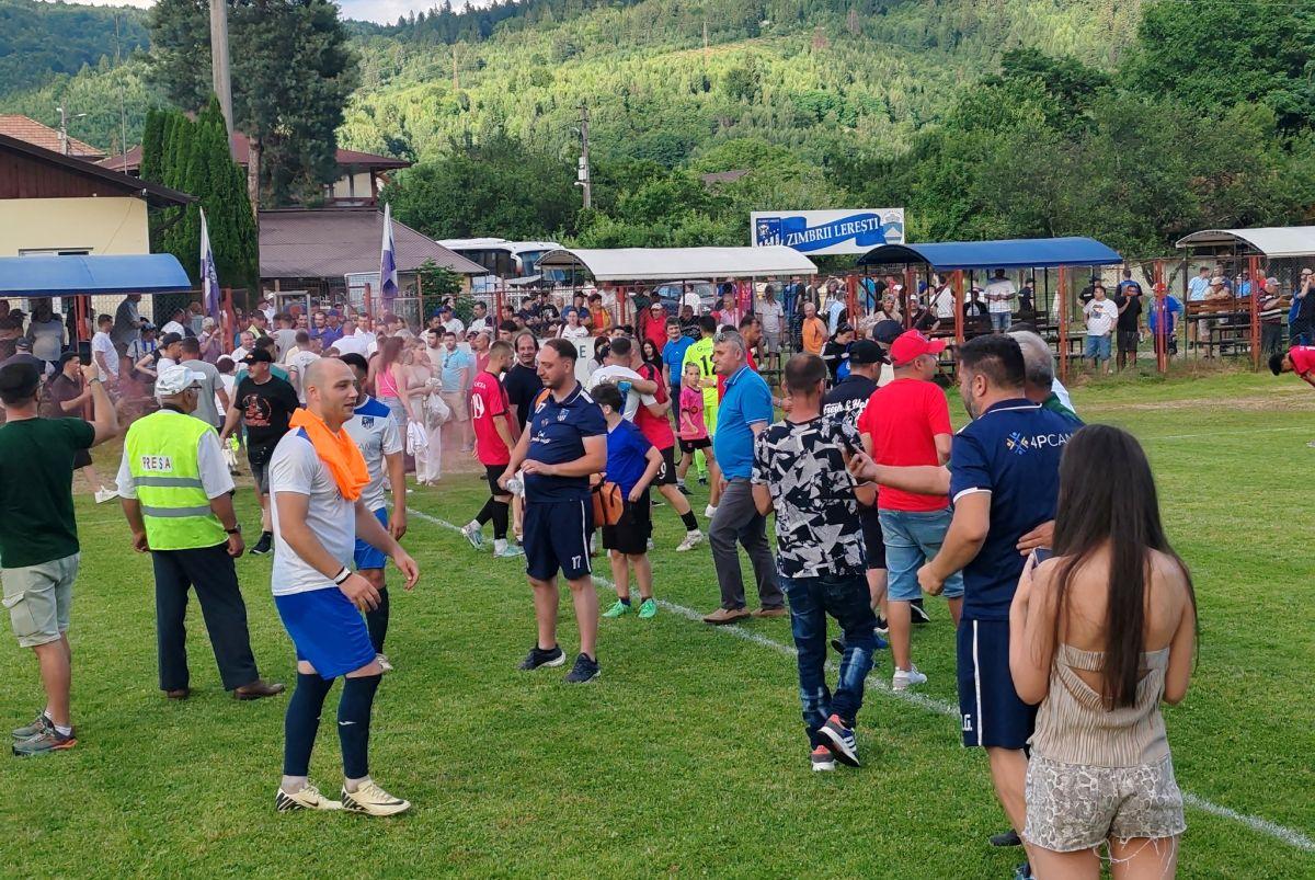 Trei jucători cu peste 150 de meciuri în „A” au pus umărul la o promovare istorică în Liga 3! + Fostul vârf al lui Rotaru s-a retras după meci și își începe misiunea penticostală: „Un drum în care cred cu tărie”
