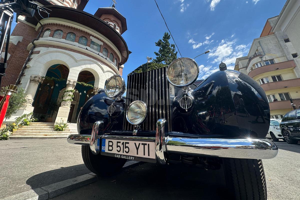 Doar 18 în toată lumea! Cu ce mașină au ajuns Kira Hagi și Thomas Ferfelis la nuntă » Surpriză din partea lui Ion Țiriac
