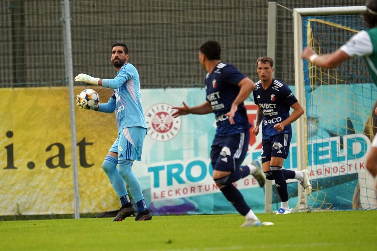 Mărturie halucinantă în scandalul-monstru din Superliga: „A intrat peste jucător în cameră și l-a îmbrâncit peste masă. Un ciob i-a intrat în spate, îi putea fi fatal!”