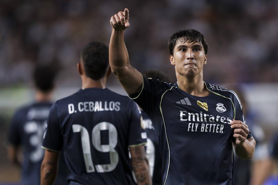 Gonzalo Garcia, sărbătorind o reușită pentru Real Madrid la Campionatul Mondial al Cluburilor 2025 // FOTO: IMAGO Images Comparație flatantă! Cu cine l-a asemănat Xabi Alonso pe noul puști-minune de la Real Madrid: „Îmi aduce aminte de el”