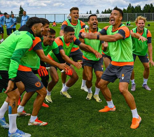 Jucătorii Petrolului îmbină antrenamentele cu momentele de amuzament în cantonamentul din Slovenia. Foto: facebook/fcpetrolul