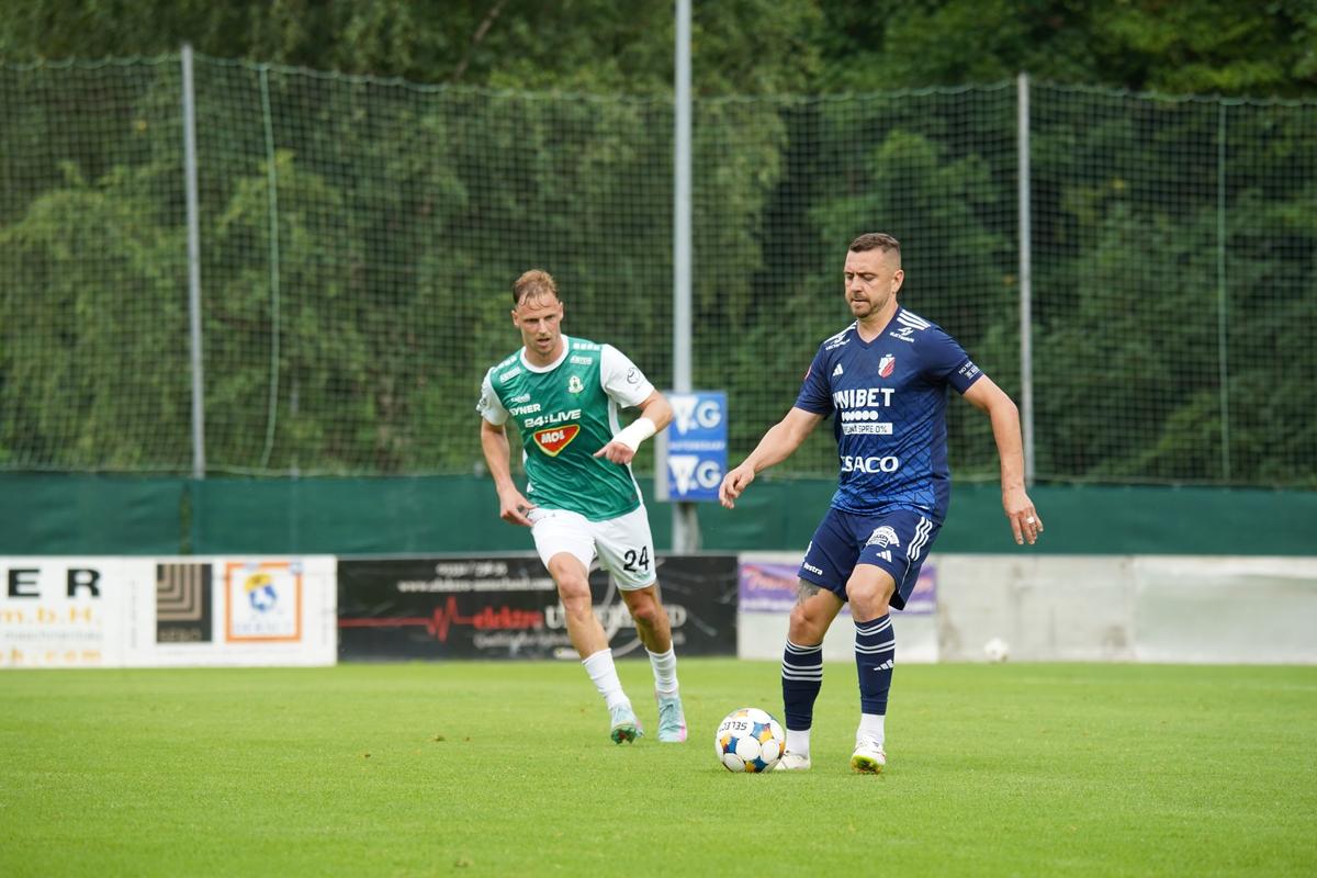 Mărturie halucinantă în scandalul-monstru din Superliga: „A intrat peste jucător în cameră și l-a îmbrâncit peste masă. Un ciob i-a intrat în spate, îi putea fi fatal!”