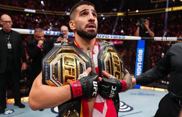 Topuria l-a făcut KO pe Oliveira și a câștigat a doua centură din UFC! Urmează un meci colosal