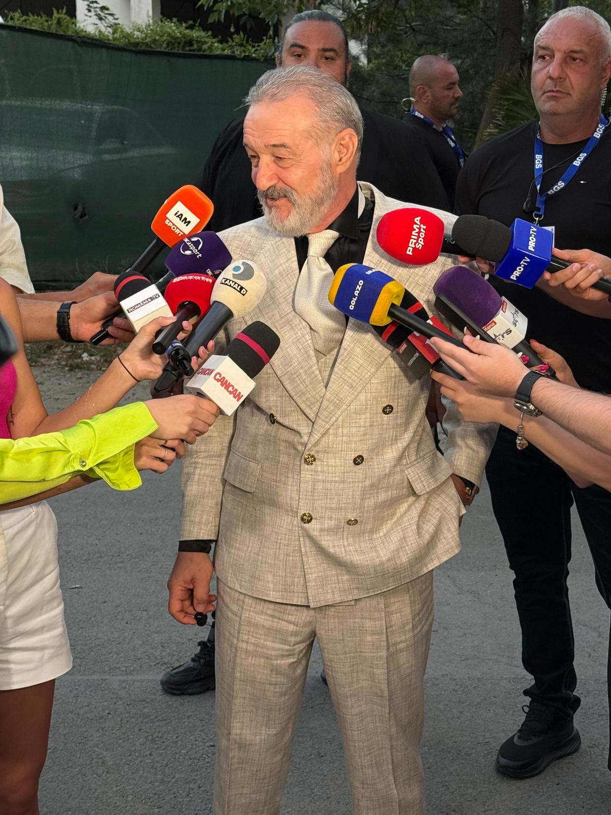 Cum a apărut Gigi Becali la nunta cuplului Kira Hagi - Thomas Ferfelis: „Am inima nebună, îmi vine să dansez!”