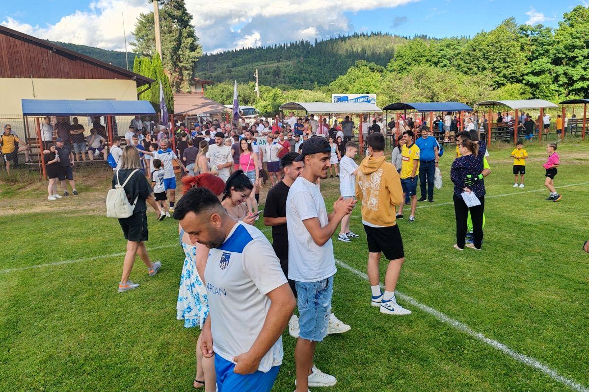 Trei jucători cu peste 150 de meciuri în „A” au pus umărul la o promovare istorică în Liga 3! + Fostul vârf al lui Rotaru s-a retras după meci și își începe misiunea penticostală: „Un drum în care cred cu tărie”