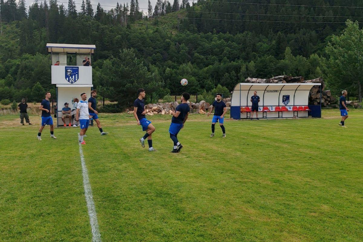 Trei jucători cu peste 150 de meciuri în „A” au pus umărul la o promovare istorică în Liga 3! + Fostul vârf al lui Rotaru s-a retras după meci și își începe misiunea penticostală: „Un drum în care cred cu tărie”