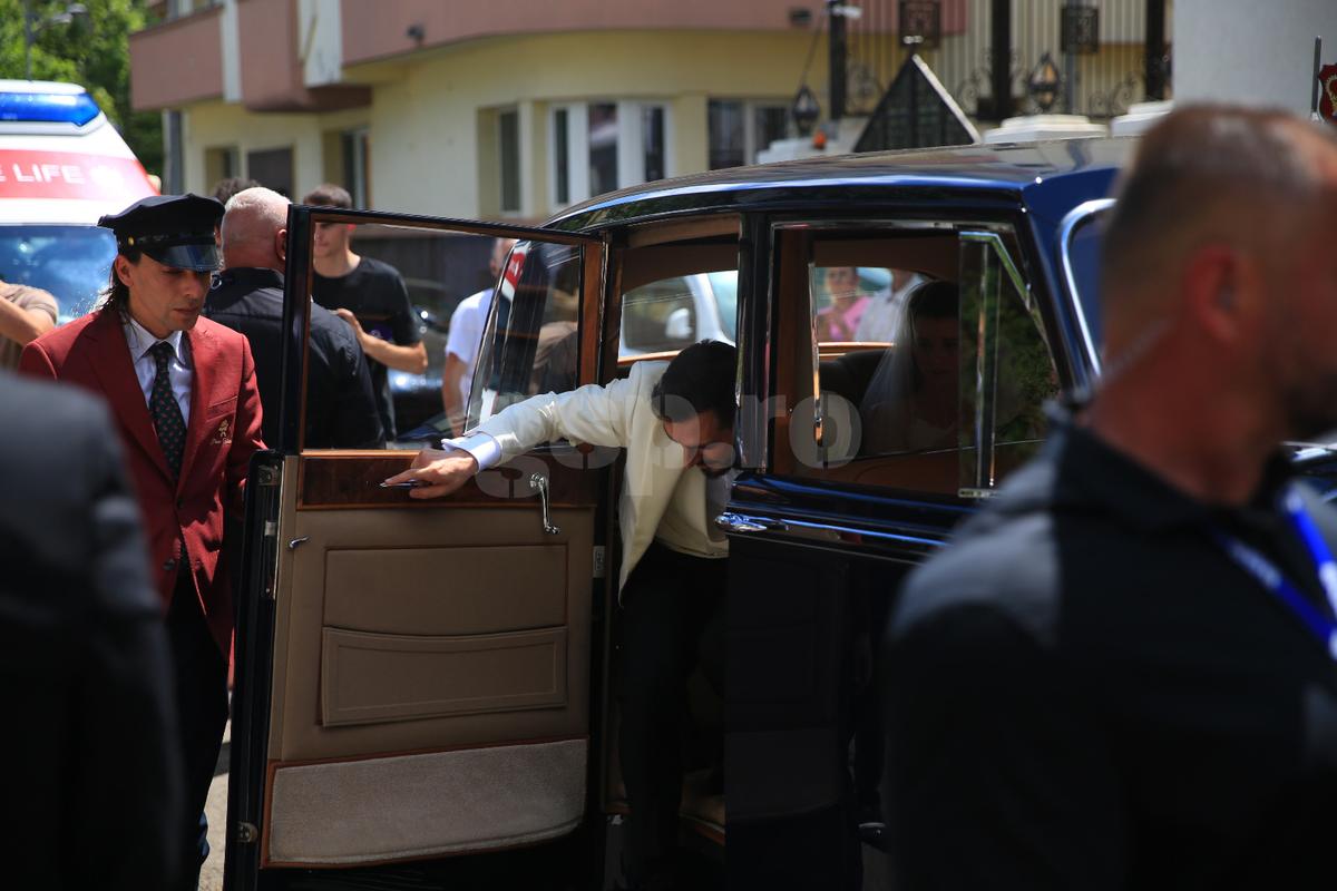 Doar 18 în toată lumea! Cu ce mașină au ajuns Kira Hagi și Thomas Ferfelis la nuntă » Surpriză din partea lui Ion Țiriac