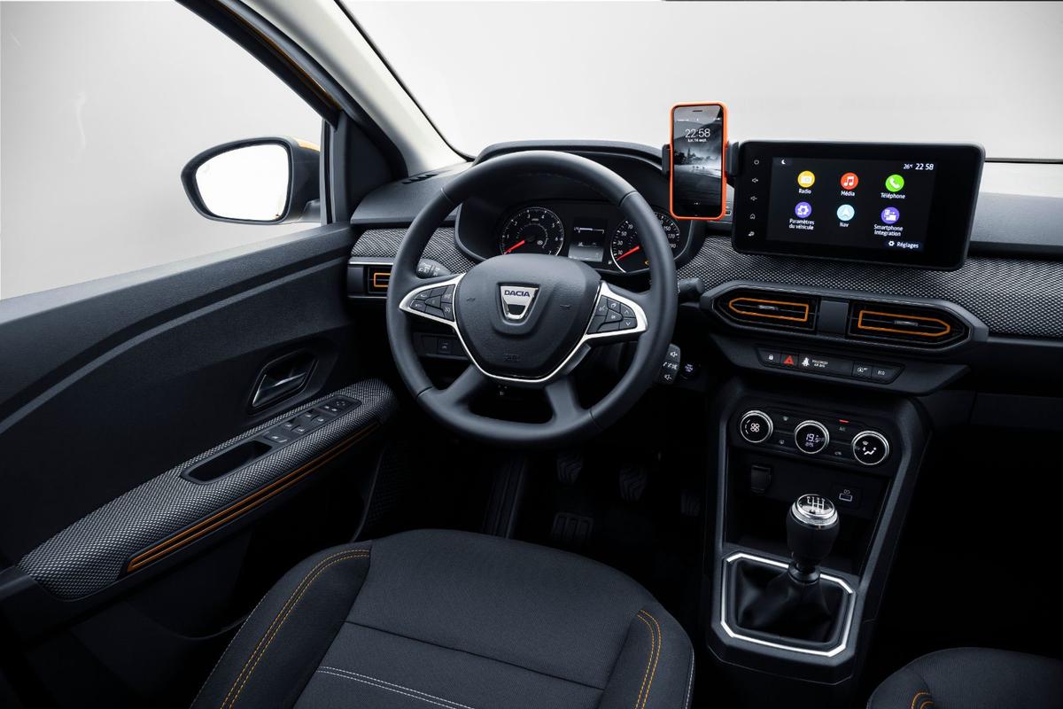 Imagini cu noua Dacia Sandero