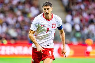 Joacă Lewandowski împotriva României? O legendă îi cere retragerea: „Uitați-vă la Messi”