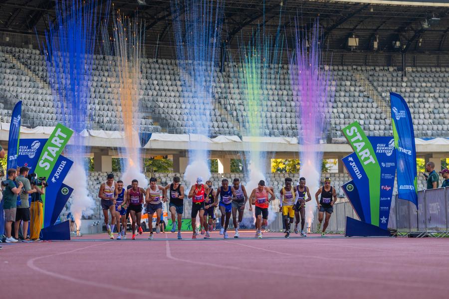 Cluj Running Festival 2026 Dincolo de linia de sosire » Povestea Cluj Running Festival: tratament VIP, alertă de cod roșu, drama vizelor și cuptorul cu microunde cumpărat noaptea