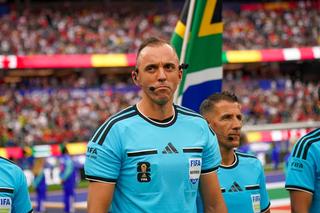 Arbitrul de la Mondial a primit interzis într-un lanț de magazine după ce a refuzat să acorde un penalty în Canada - Africa de Sud