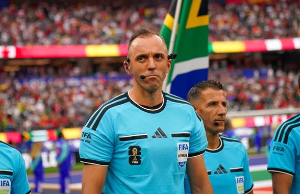 Arbitrul de la Mondial a primit interzis într-un lanț de magazine după ce a refuzat să acorde un penalty în Canada - Africa de Sud
