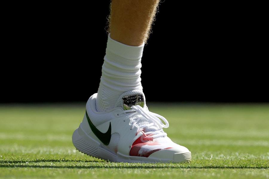 Piciorul lui Jannik Sinner după căzătura din setul 3 / foto: Guliver/gettyimages Jannik Sinner, victorie cu mari emoții în primul tur de la Wimbledon: 52 de greșeli neforțate