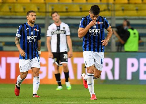 Ruslan Malinovski (dreapta), după golul de 1-1 din Parma - Atalanta // foto: Guliver/gettyimages
